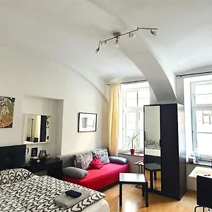 Apartment Msq Diana - 10 Min From Center - Free Coffee And Tea - High Speed Internet