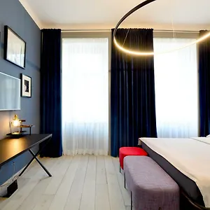 Apartment Chic And Modern In Hip Area